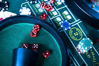 Live betting and live dealer game split screen